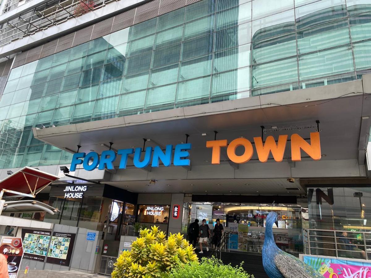 Sura Hostel Bangkok Near Mrt Phra Ram 9 Exteriör bild