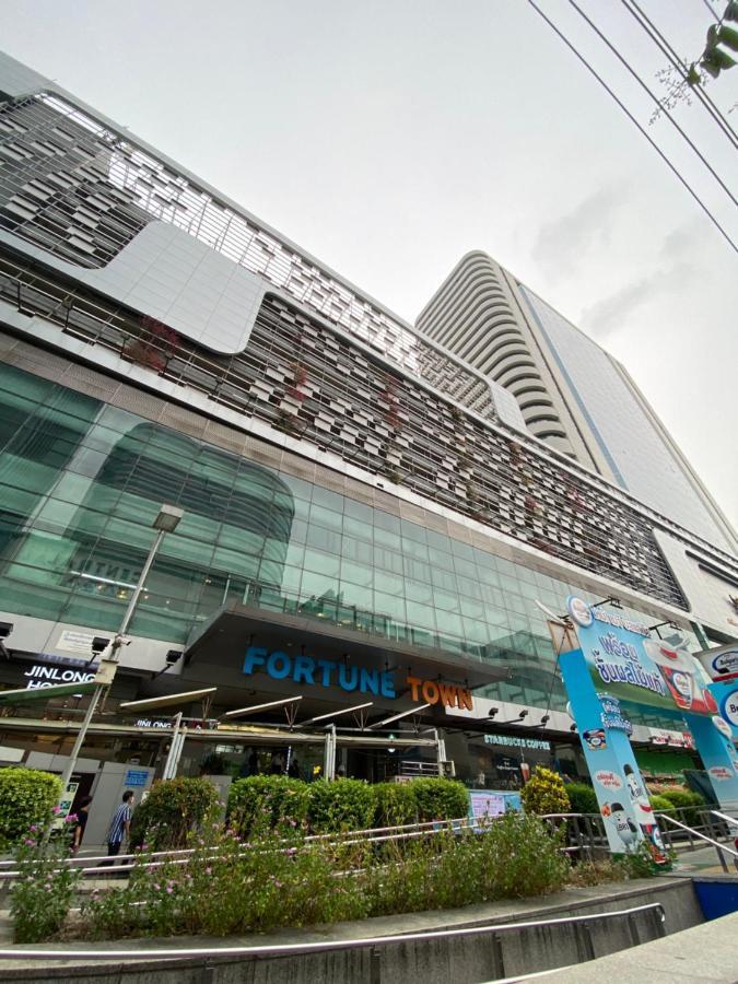 Sura Hostel Bangkok Near Mrt Phra Ram 9 Exteriör bild