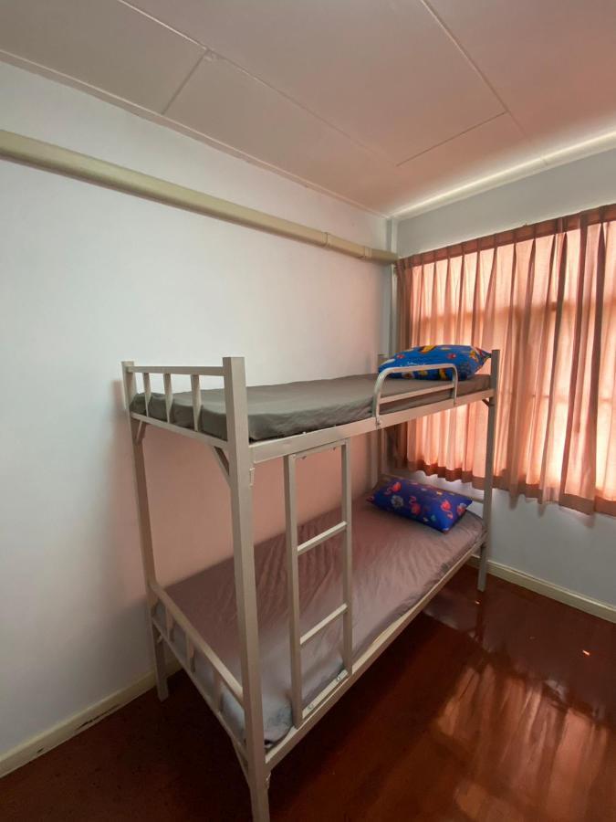 Sura Hostel Bangkok Near Mrt Phra Ram 9 Exteriör bild