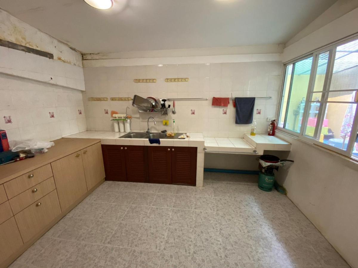 Sura Hostel Bangkok Near Mrt Phra Ram 9 Exteriör bild