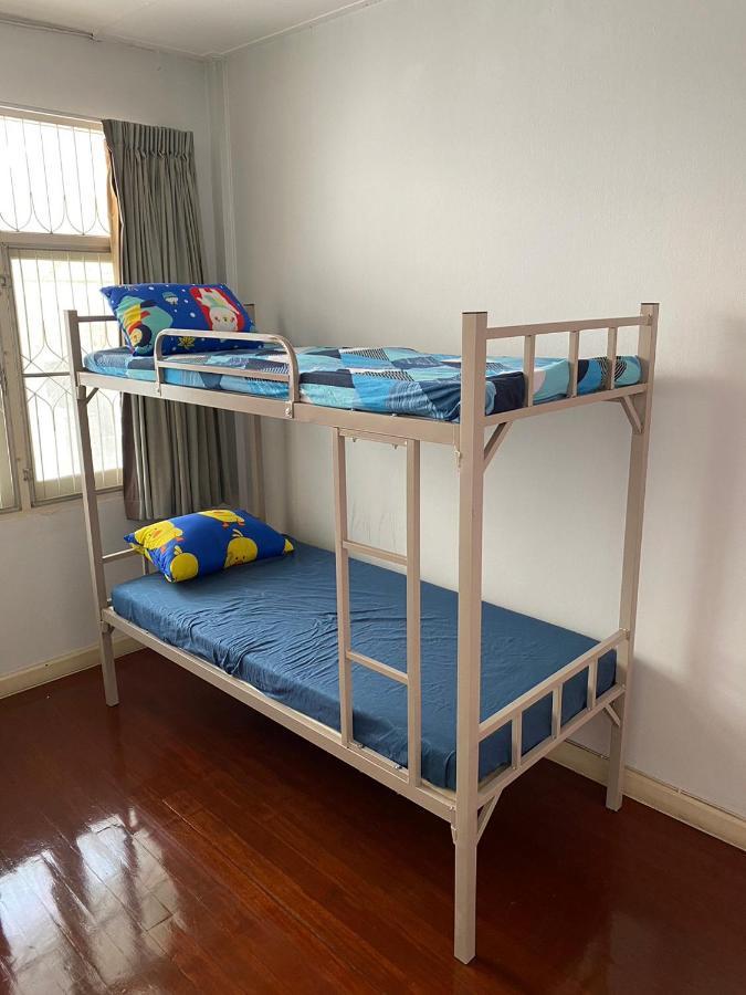 Sura Hostel Bangkok Near Mrt Phra Ram 9 Exteriör bild