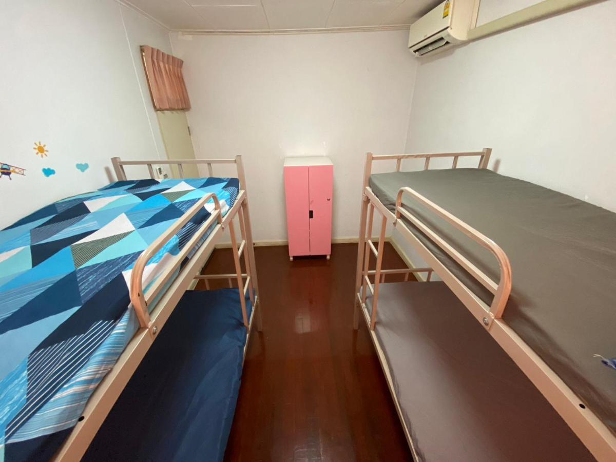 Sura Hostel Bangkok Near Mrt Phra Ram 9 Exteriör bild
