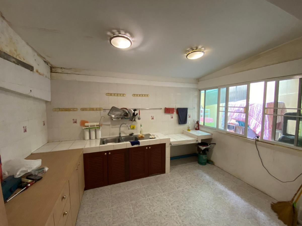 Sura Hostel Bangkok Near Mrt Phra Ram 9 Exteriör bild