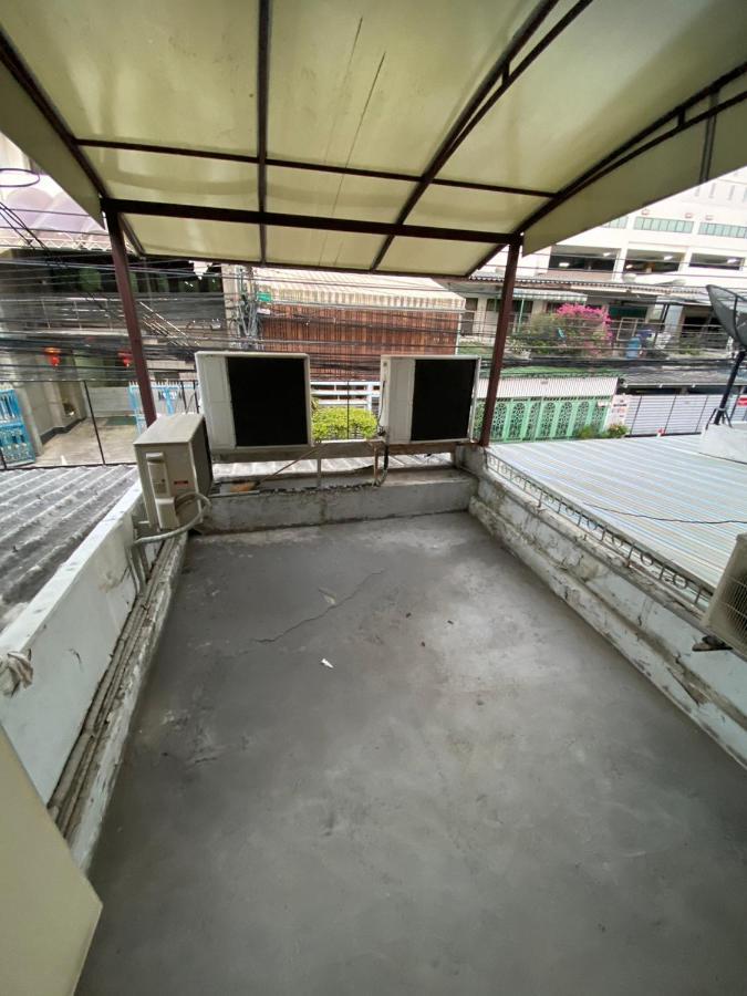 Sura Hostel Bangkok Near Mrt Phra Ram 9 Exteriör bild