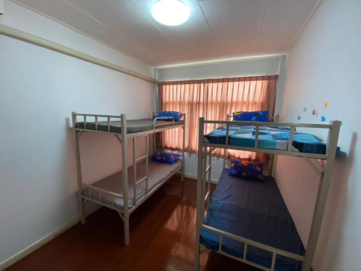 Sura Hostel Bangkok Near Mrt Phra Ram 9 Exteriör bild