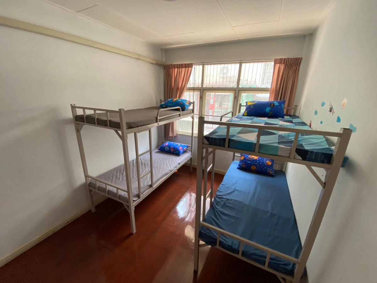 Sura Hostel Bangkok Near Mrt Phra Ram 9 Exteriör bild