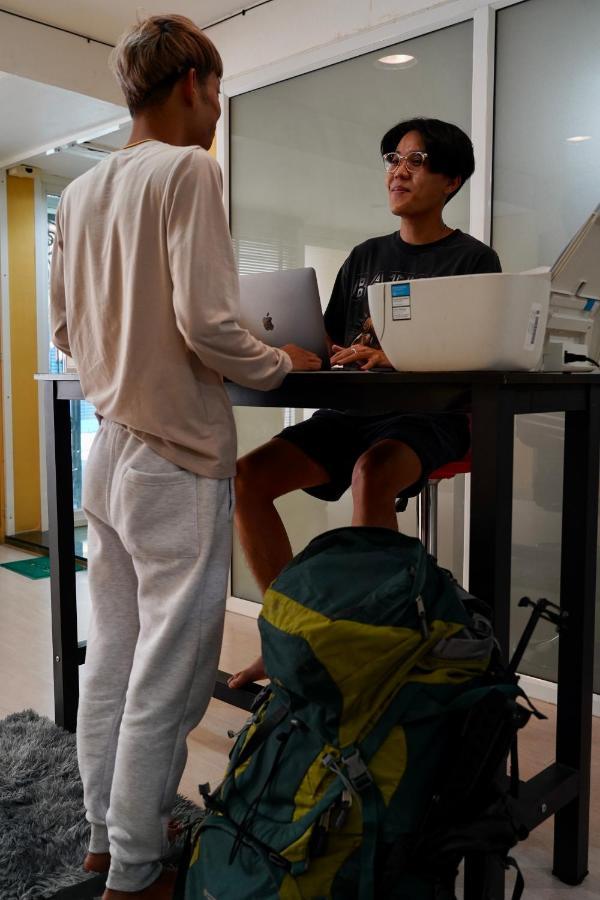 Sura Hostel Bangkok Near Mrt Phra Ram 9 Exteriör bild