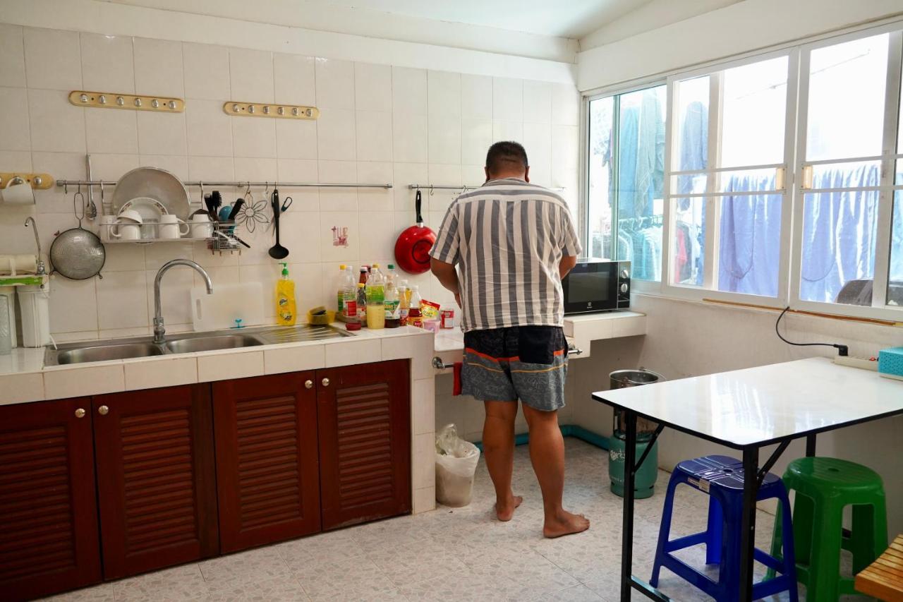 Sura Hostel Bangkok Near Mrt Phra Ram 9 Exteriör bild