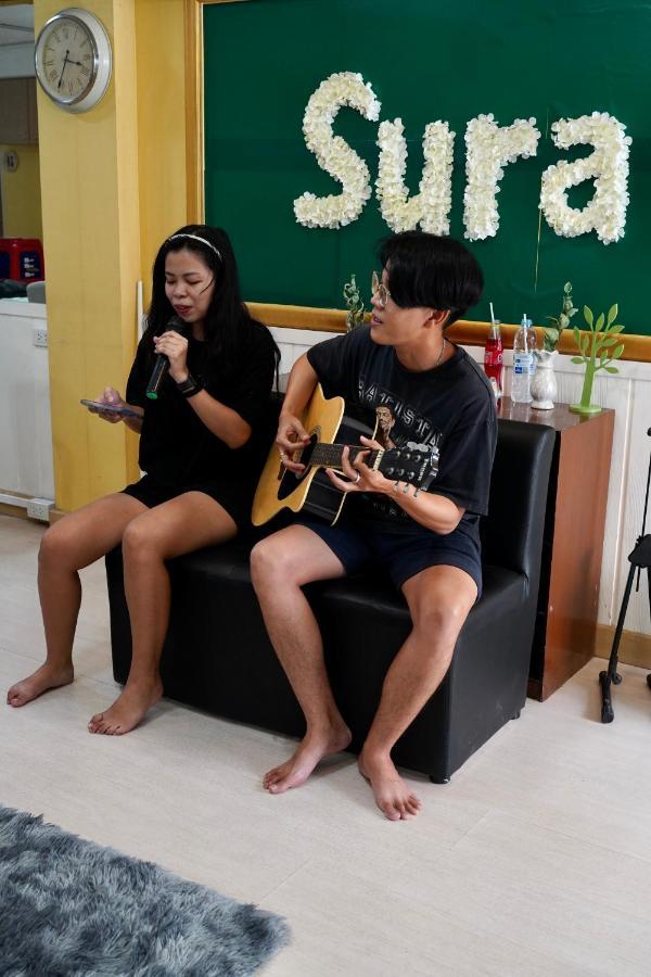 Sura Hostel Bangkok Near Mrt Phra Ram 9 Exteriör bild