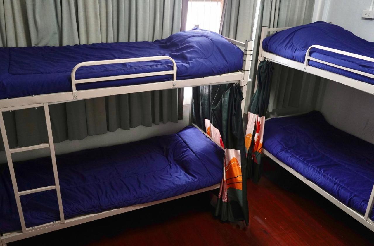 Sura Hostel Bangkok Near Mrt Phra Ram 9 Exteriör bild