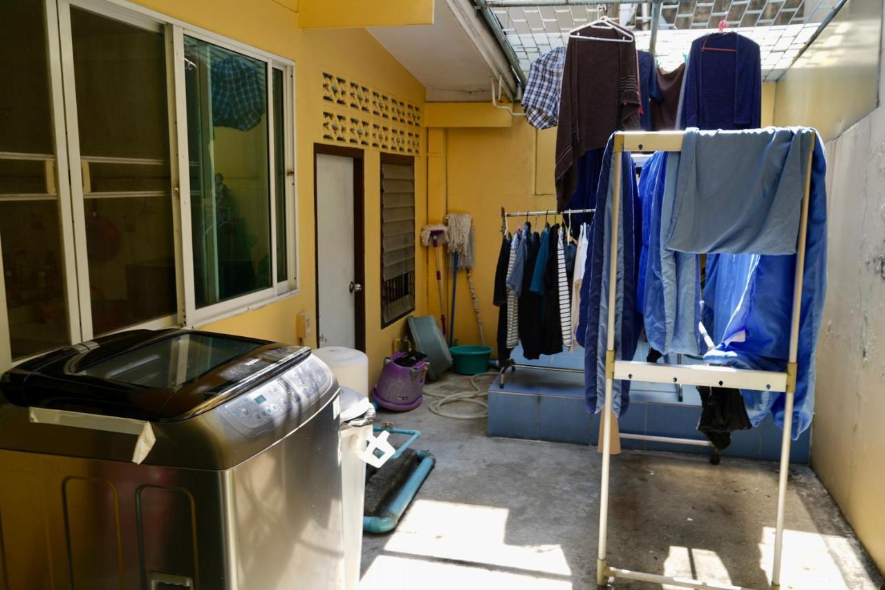 Sura Hostel Bangkok Near Mrt Phra Ram 9 Exteriör bild