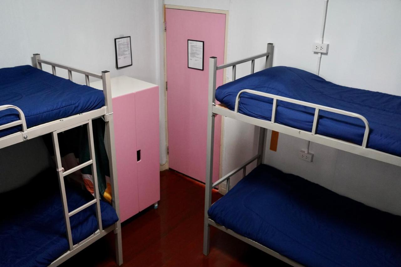 Sura Hostel Bangkok Near Mrt Phra Ram 9 Exteriör bild