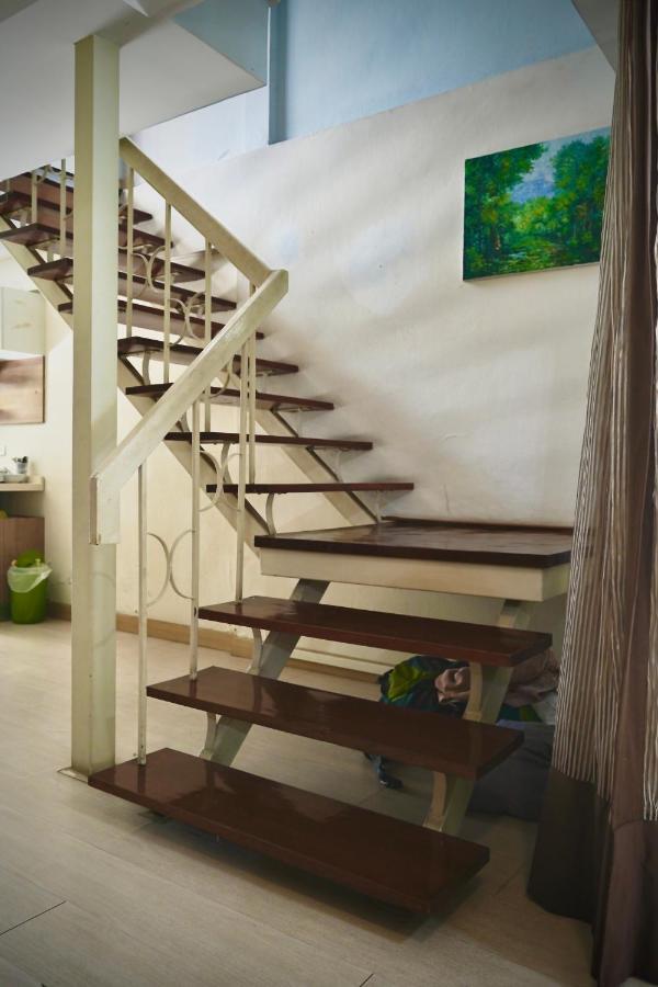 Sura Hostel Bangkok Near Mrt Phra Ram 9 Exteriör bild