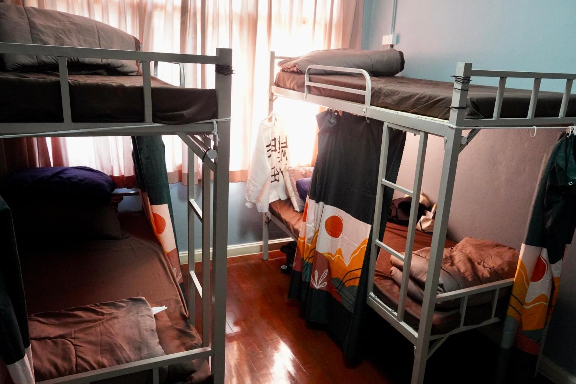 Sura Hostel Bangkok Near Mrt Phra Ram 9 Exteriör bild