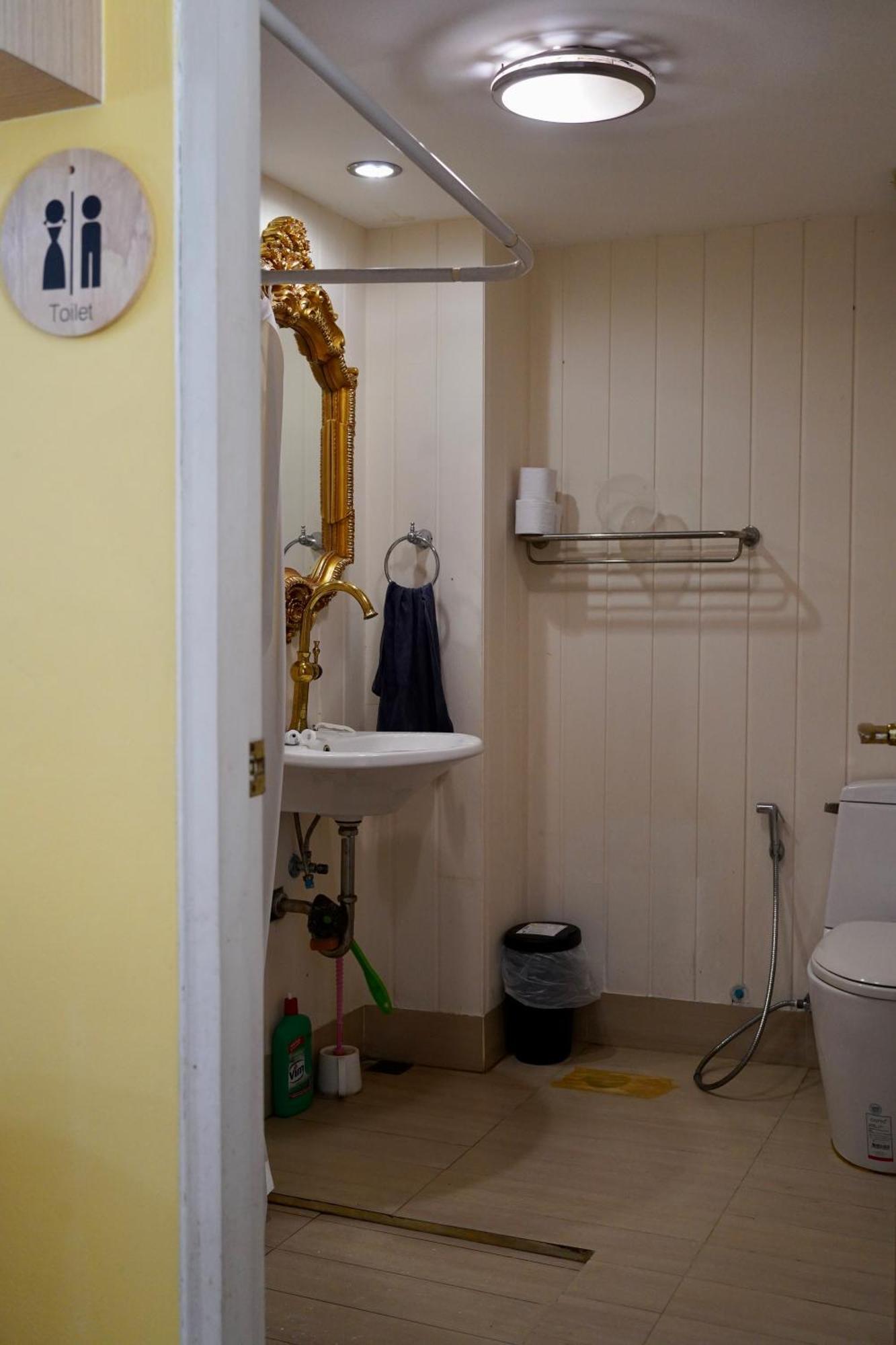 Sura Hostel Bangkok Near Mrt Phra Ram 9 Exteriör bild