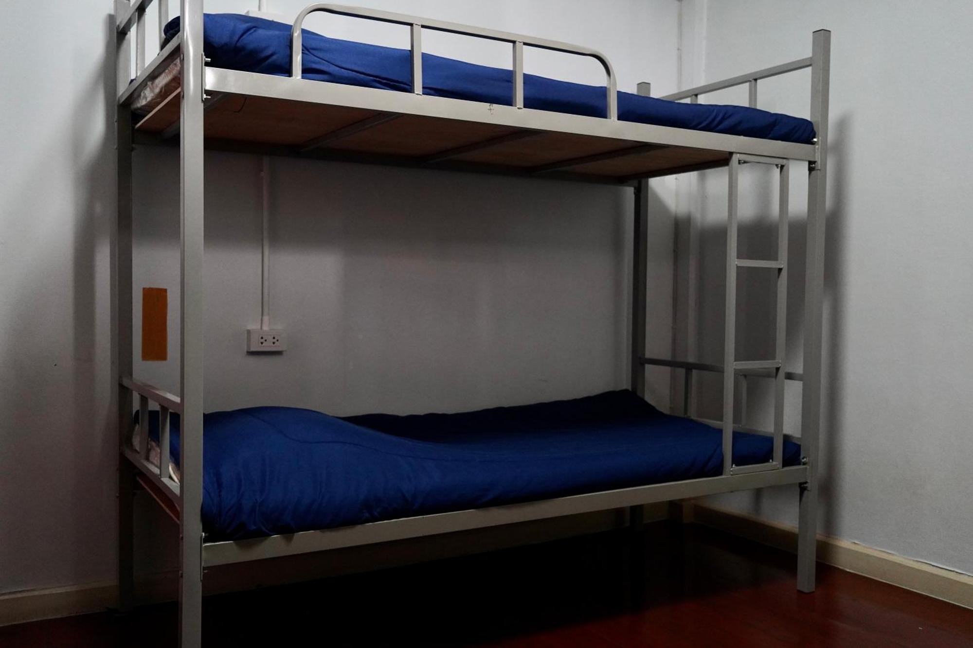 Sura Hostel Bangkok Near Mrt Phra Ram 9 Exteriör bild
