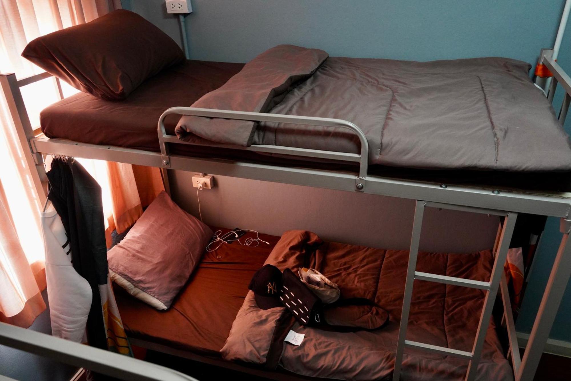 Sura Hostel Bangkok Near Mrt Phra Ram 9 Exteriör bild