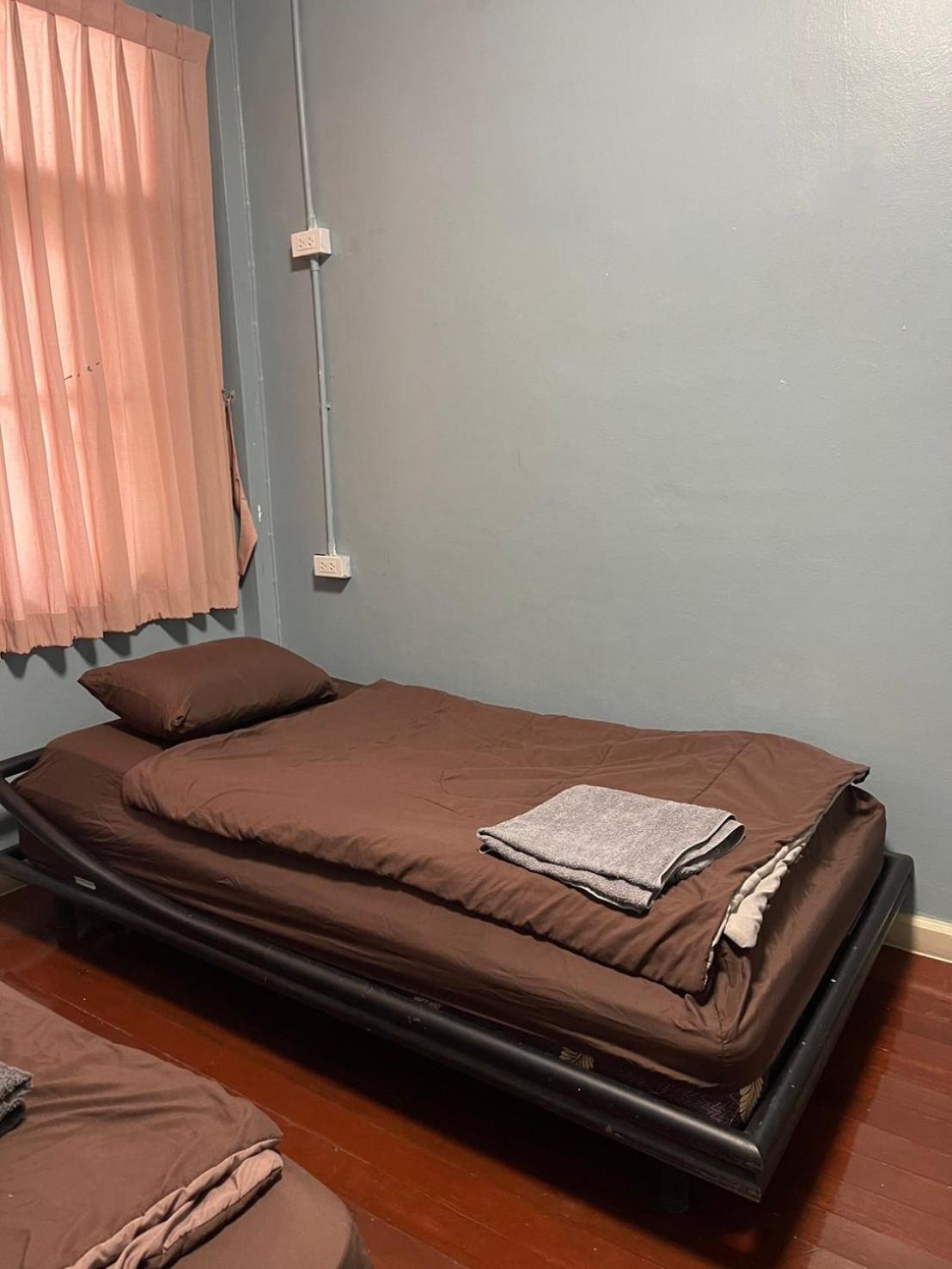 Sura Hostel Bangkok Near Mrt Phra Ram 9 Exteriör bild