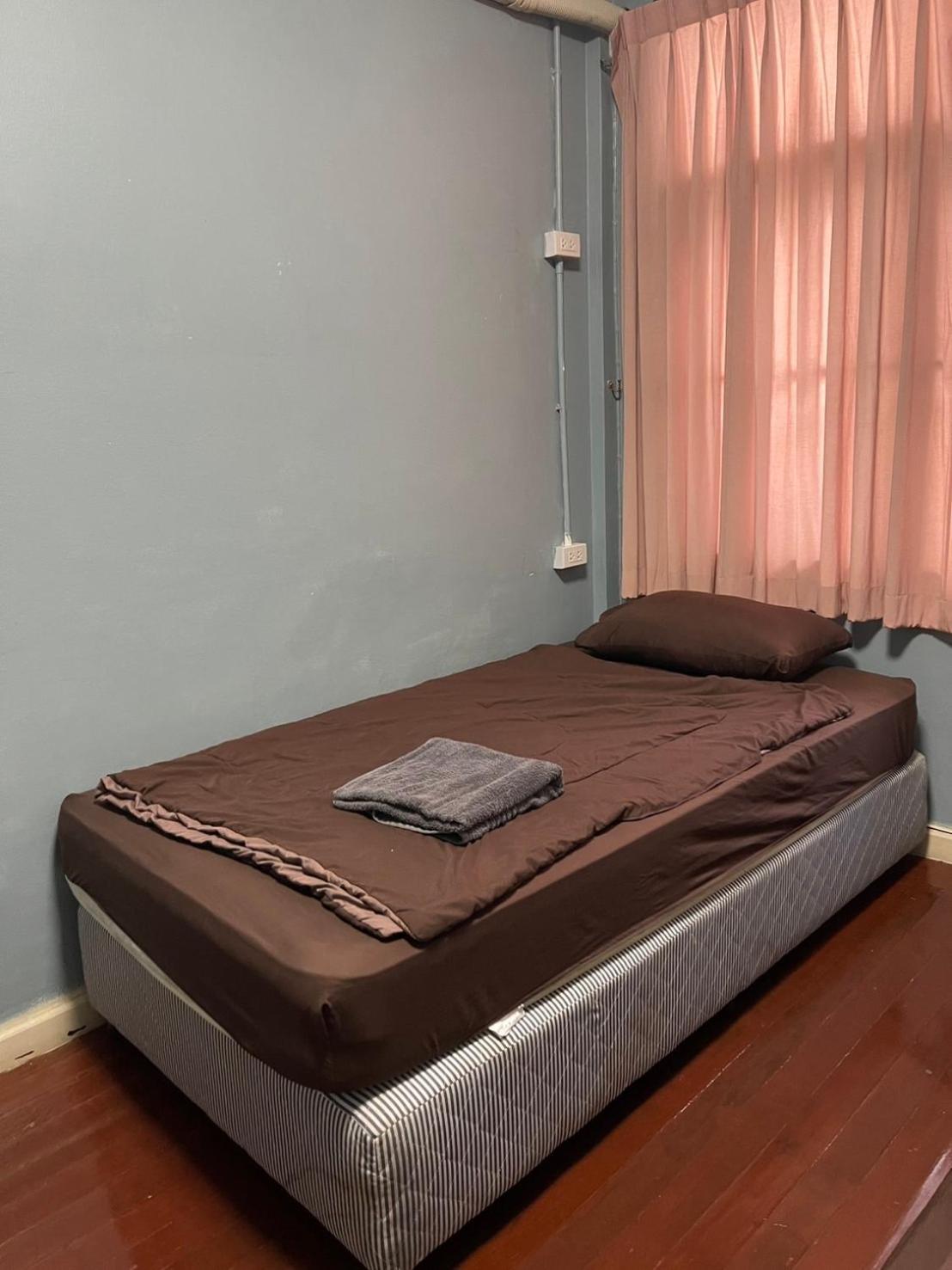 Sura Hostel Bangkok Near Mrt Phra Ram 9 Exteriör bild